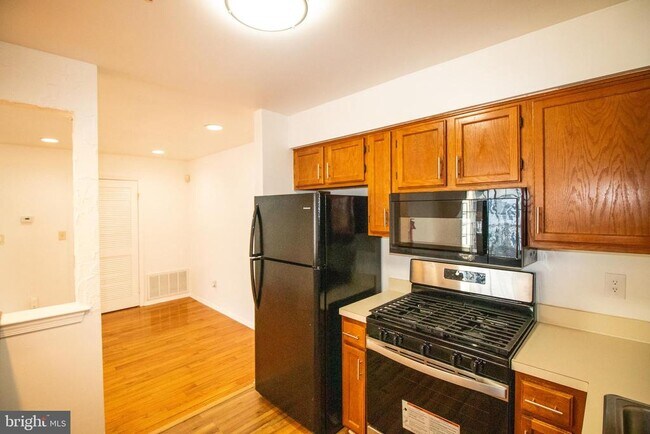 Building Photo - 1337 Waterford Dr