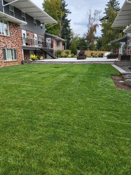 Building Photo - 2755 NE Hogan Dr