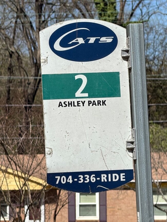 Building Photo - Gorgeous Renovated 3 Bedroom Brick Ranch