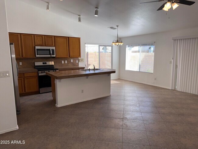 Building Photo - 1319 W Michelle Dr