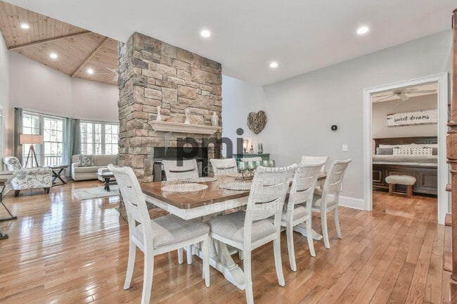 Building Photo - 373 Dach Bruche Gasse