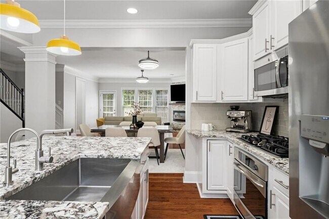 Building Photo - 2872 Overlook Way NE