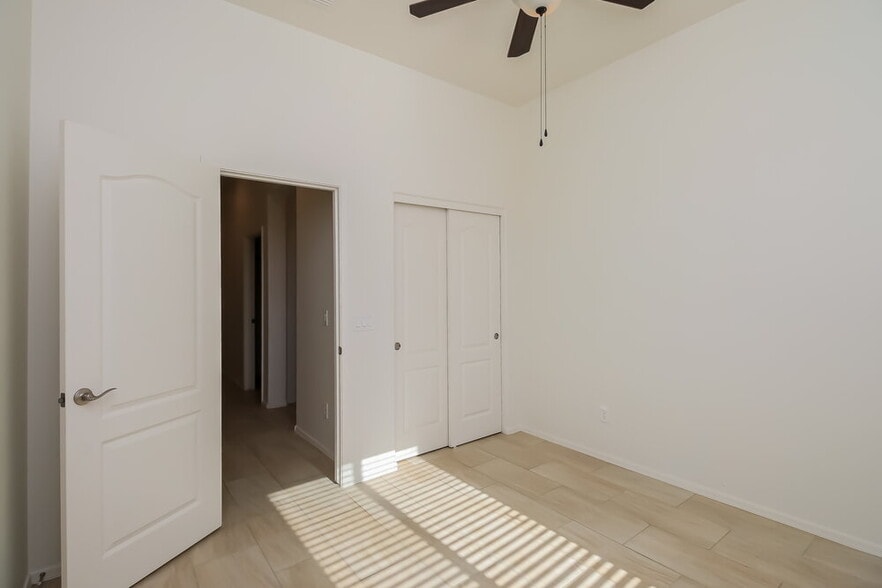 Building Photo - 20837 Sunset Dr