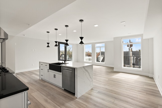 Building Photo - 701 N Henry St