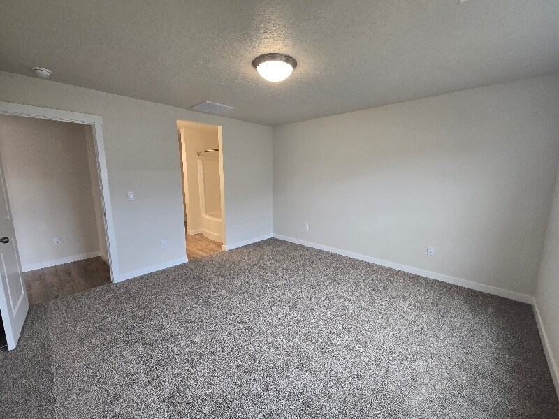 Building Photo - 323 Omphale St W