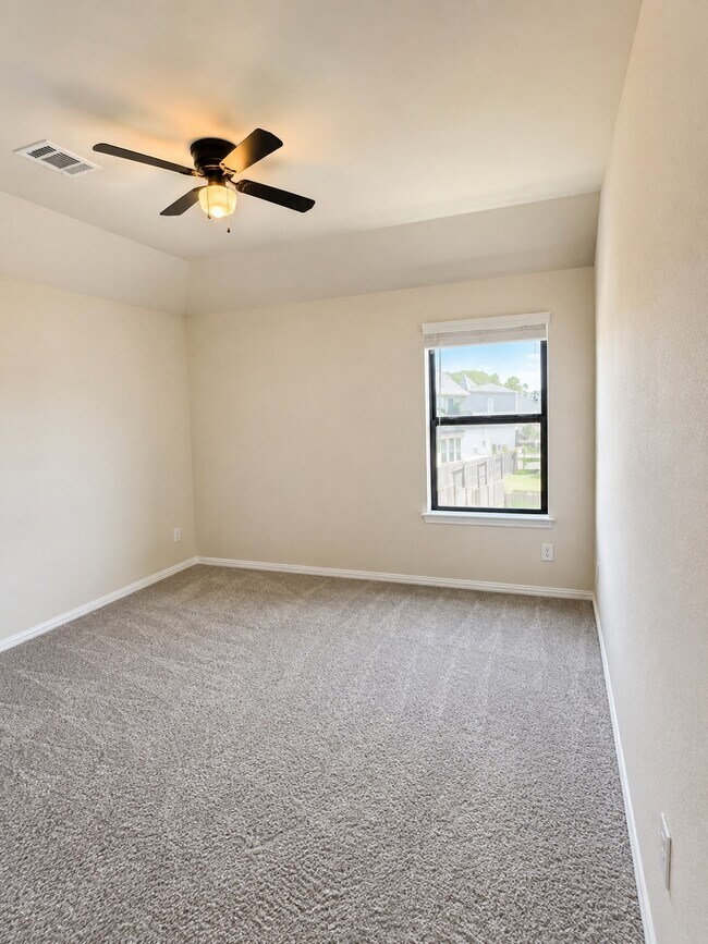 Building Photo - 40575 Goldeneye Pl