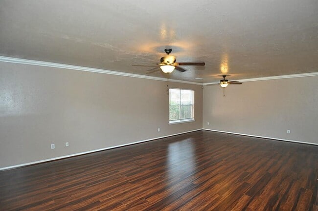 Building Photo - 23119 S Waterlake