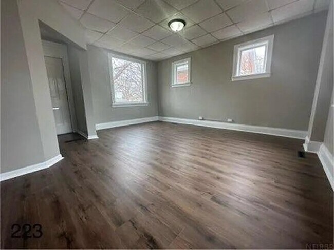 Building Photo - 227 Allen St