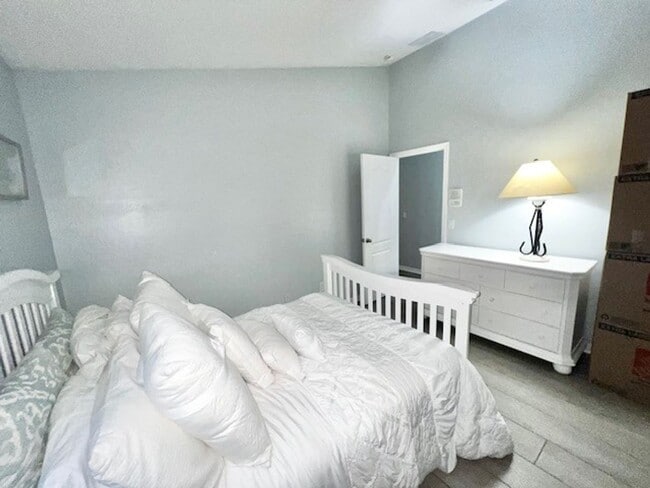 Building Photo - Amazing 4x2 in Lake Nona!! Gated Nona Crest! All tile flooring!! 2 car garage!