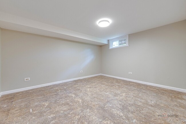 Building Photo - 4021 W Estes Ave