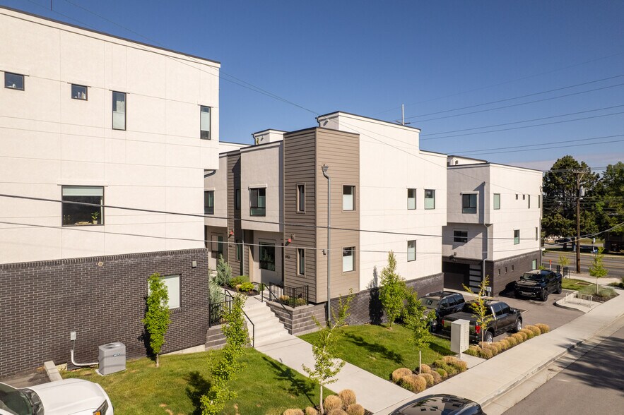 Building Photo - 6988 S Brookhill Dr