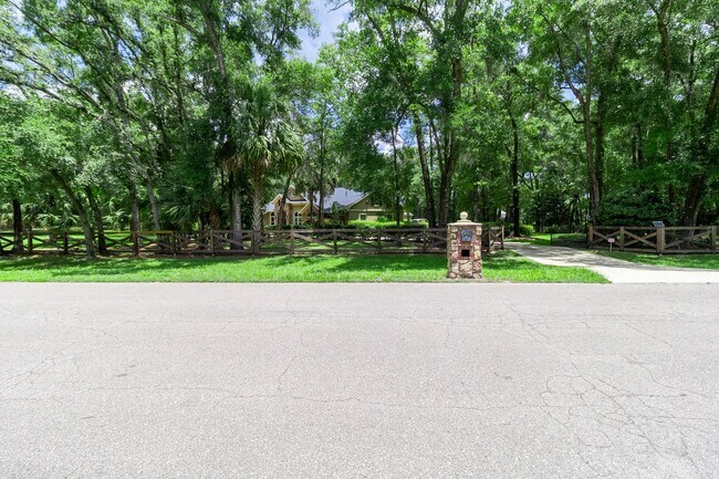 Building Photo - Executive Gainesville Rental: Custom 4 Sui...
