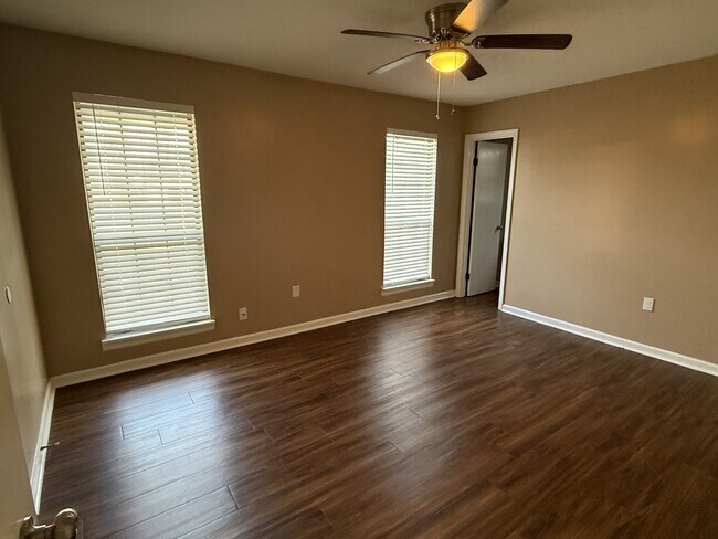 Building Photo - 4082 Spencer St