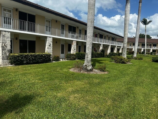 Building Photo - Renovated One Bedroom Condo in Prime Marco...