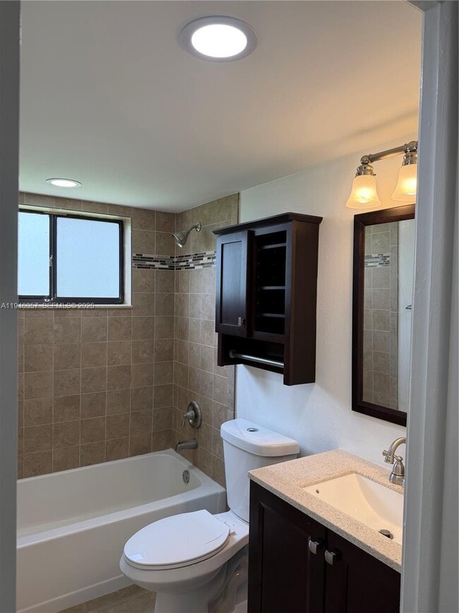 Building Photo - 9920 NW 68th Pl