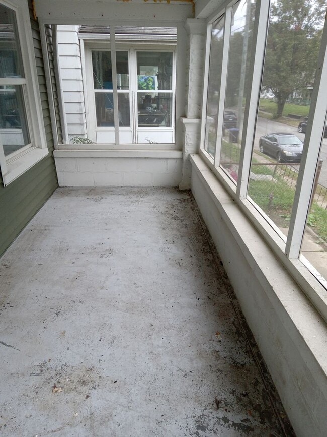 Building Photo - LEASING SPECIAL MOVE IN BY 1/1/2026 ** 1/2 price Security Deposit and 2nd month free