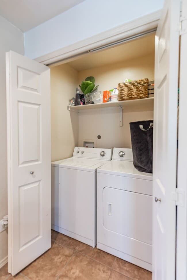 Building Photo - 3 Bedroom, 2 Bath in a Private Cul De Sac