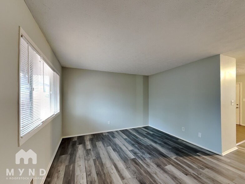 Building Photo - 5906 Pineglen Ct