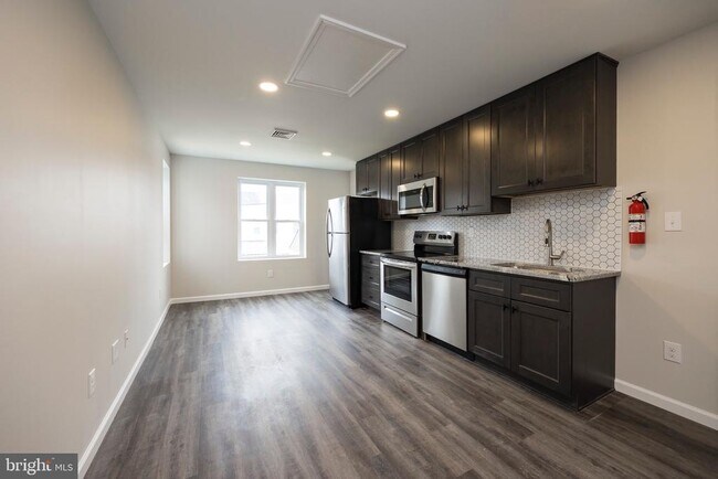 Building Photo - 14 S 4th Ave