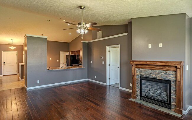 Building Photo - 2403 Cushing Dr