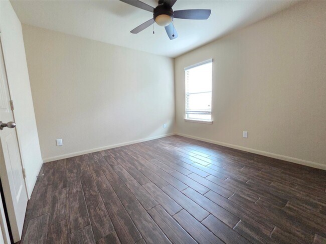 Building Photo - 2026 Naplechase Crest Dr