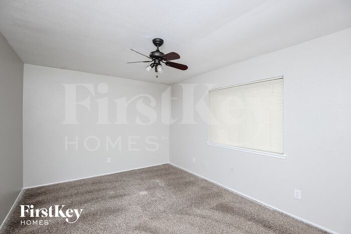 Building Photo - 4201 Yellowleaf Dr