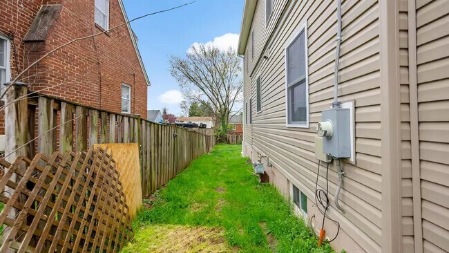 Building Photo - 624 U.S. 29-SI ID1395358P