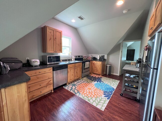 Building Photo - 609 Myrtle St