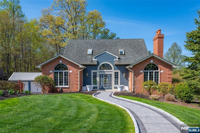 Building Photo - 223 Cambridge Dr