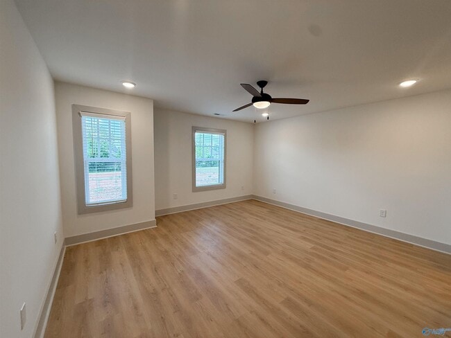Building Photo - 18 Whispering Oak Dr SW
