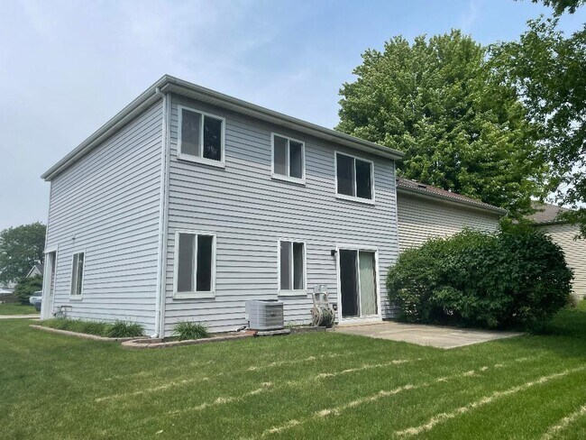 Building Photo - 75 Kingsport Dr