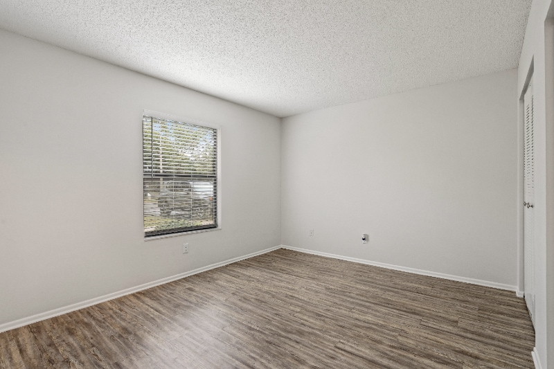 Building Photo - 2560 W Bird St