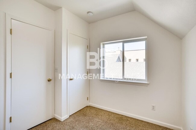 Building Photo - LOCATION, LOCATION, LOCATION! Spacious S Portland Home Walking Distance to PSU and Downtown! MUST...
