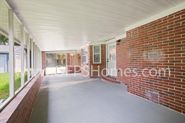 Building Photo - 1112 Coral Dr