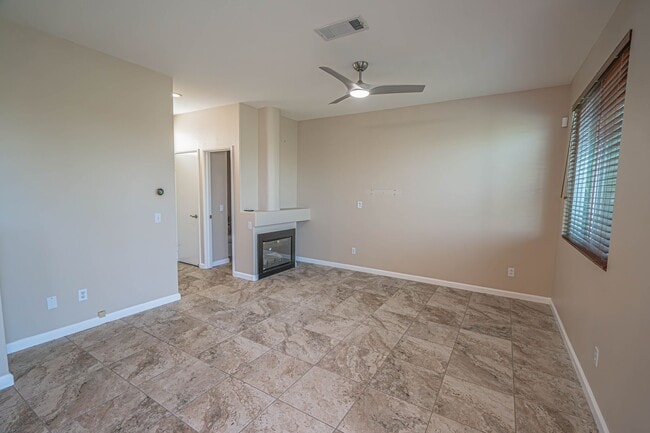 Building Photo - Charming 2-Bedroom Townhome in Valencia with Backyard & Community Amenities!