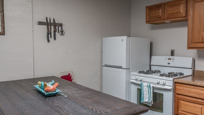 Building Photo - 137 W Tomichi Ave