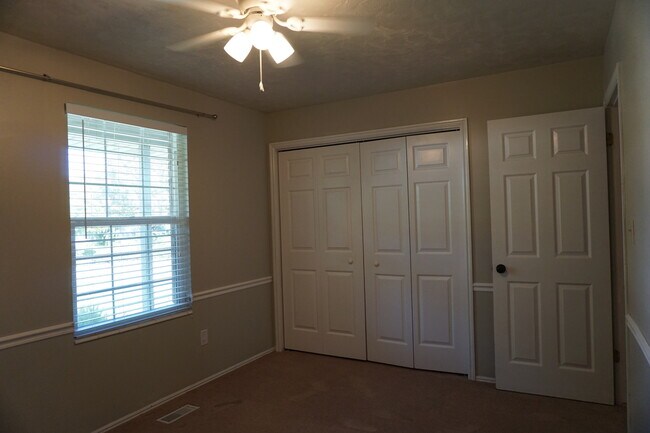Building Photo - Quiet 5 Bedroom 3 Bath West Jordan Home