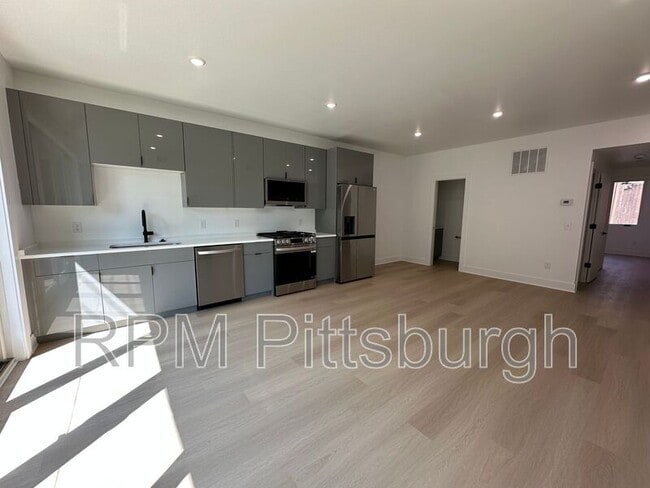 Building Photo - 1403 Sarah St