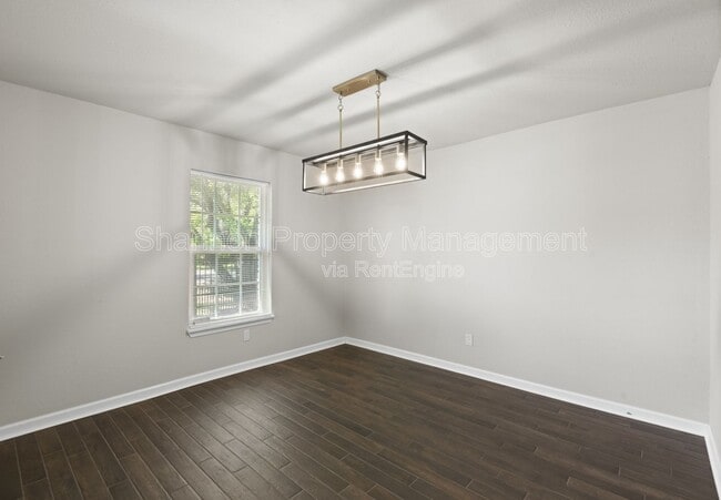 Building Photo - 709 E 41st St