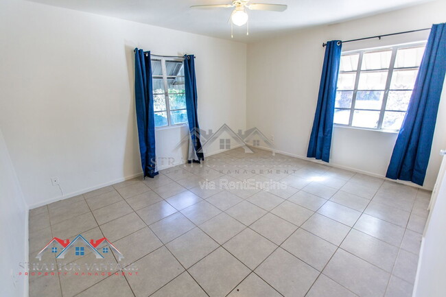 Building Photo - 1324 W Clarendon Ave