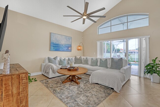 Building Photo - 6074 Las Colinas Cir