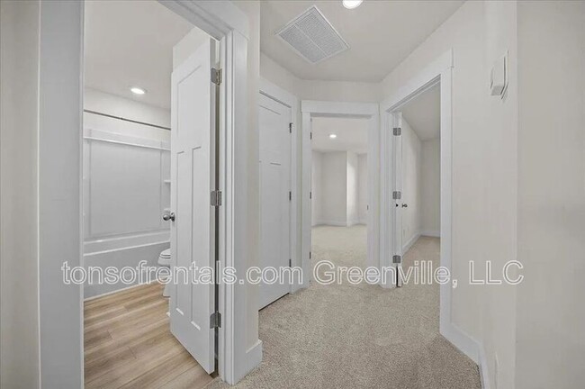 Building Photo - 448 Ml Pk Wy