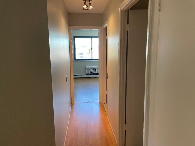 Building Photo - 51 Schuyler Ave