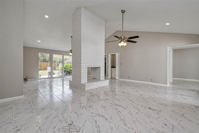 Building Photo - 26414 Maplewood Dr