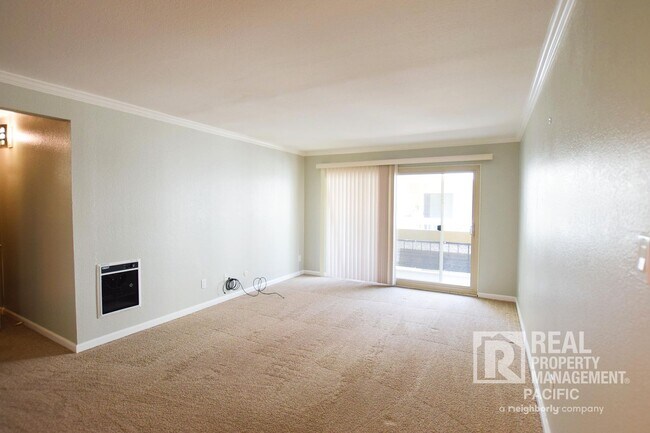 Building Photo - Bright & Spacious 1-Bedroom in Prime Oakla...