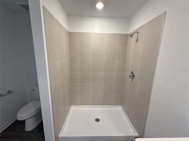 Building Photo - 3081 NE 38th St