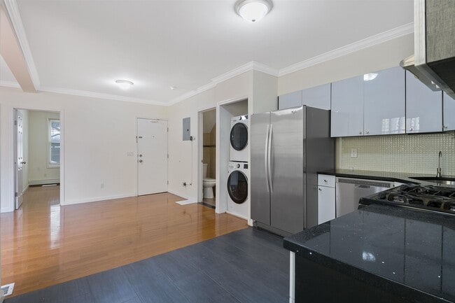 Building Photo - 15 Wayne St