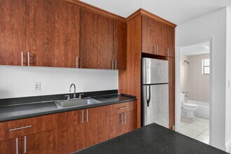 Building Photo - 4071 N Dixie Hwy