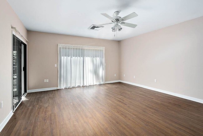 Building Photo - 303 Reynoso Ave