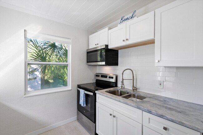 Building Photo - 670 Hernando St